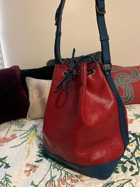 Louis Vuitton Epi purse, red and blue, impeccable leather